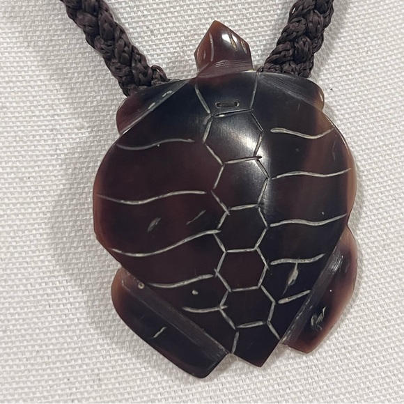 Carved Shell Turtle Necklace - Picture 5 of 10